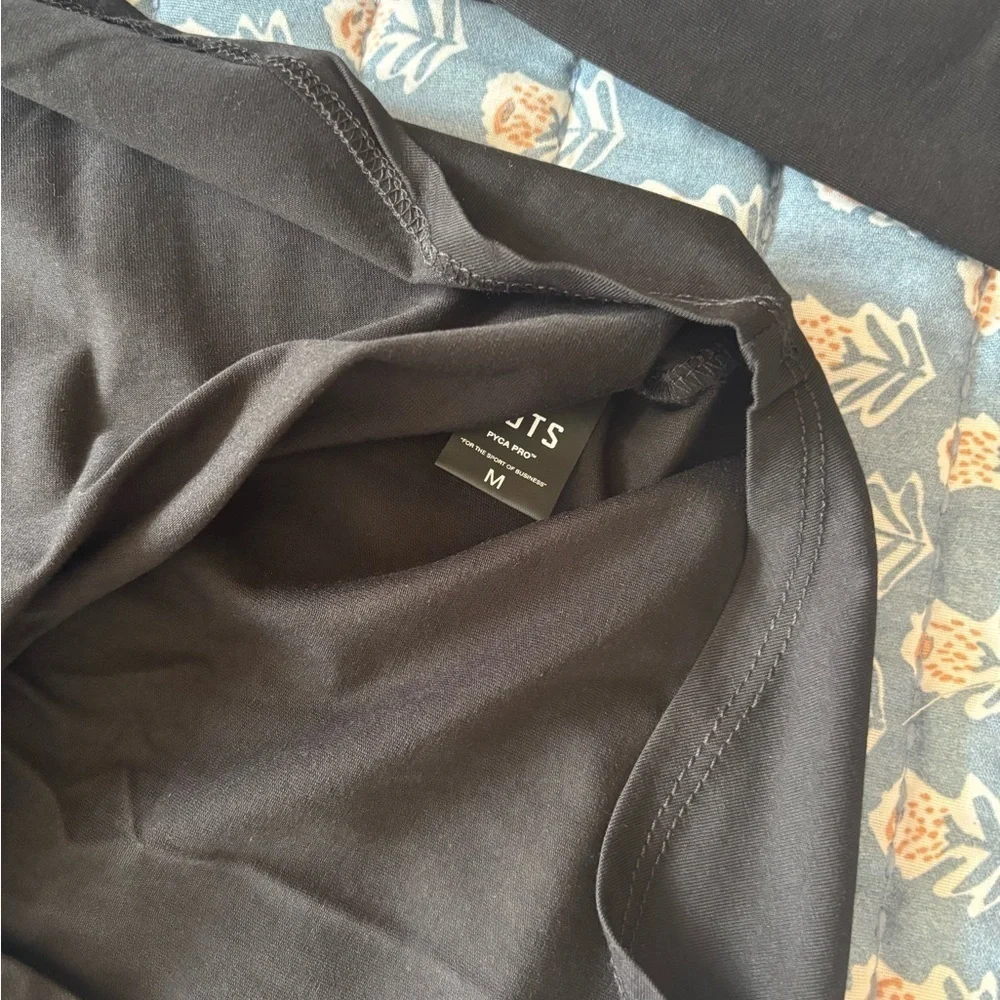 Cuts AO Curve-Hem Henley Medium Black PYCA Pro Long Sleeve Athleisure NWOT - Picture 7 of 7